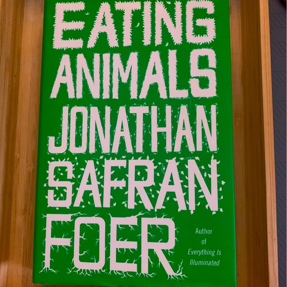 BOOK:
EATING ANIMALS
AUTHOR: JONATHAN SAFRAN FOER (HARDCOVER) - Picture 1 of 1